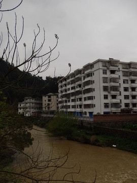 河邊建筑風(fēng)景