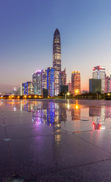 夜晚深圳城市中軸線(xiàn)上的摩天大樓