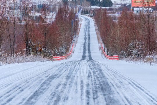 春雪公路