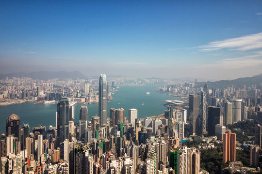 香港維多利亞港兩岸的摩天大樓