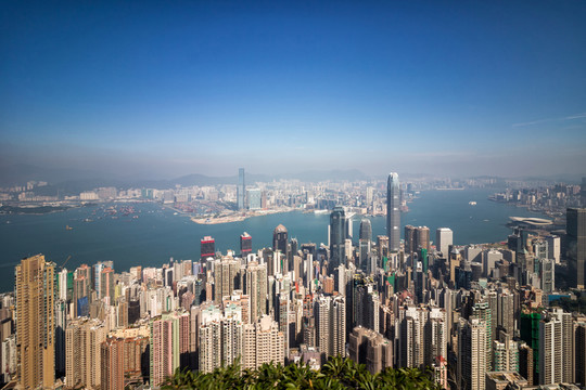 香港維多利亞港兩岸的摩天大樓