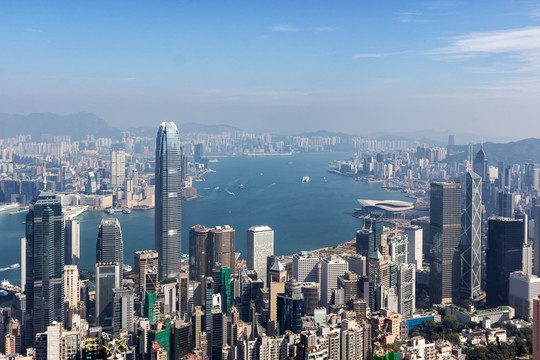 香港維多利亞港兩岸的摩天大樓