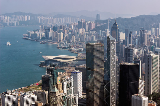 香港維多利亞港兩岸的摩天大樓