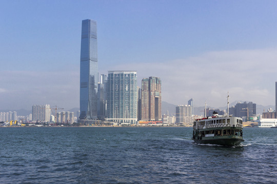 香港的摩天大樓和渡輪