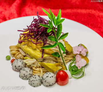 家鄉(xiāng)風(fēng)味咸雞