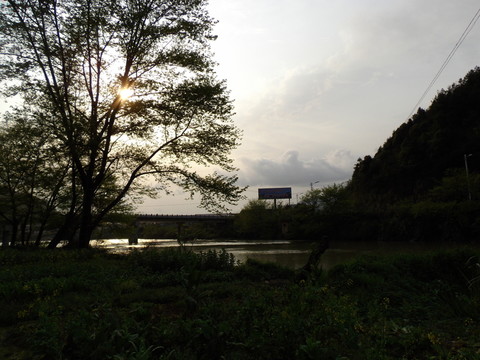 河畔暮色
