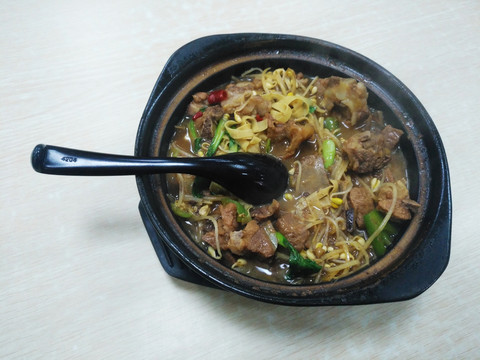黃燜排骨飯