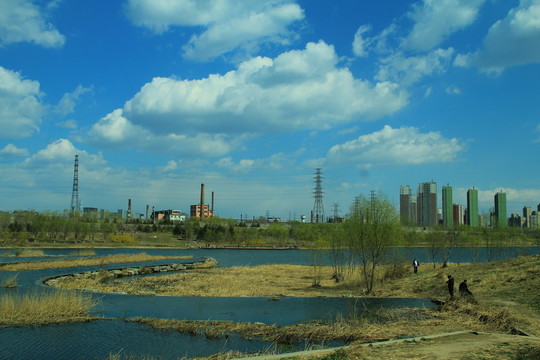 湖邊春游