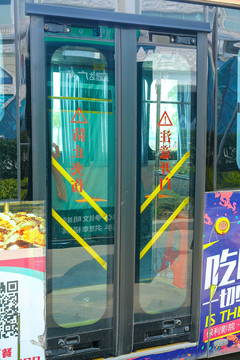 公交車門