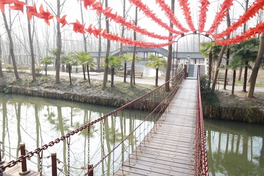 水上吊橋