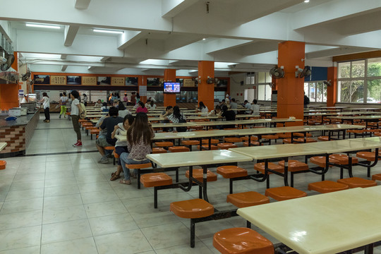 大學(xué)食堂
