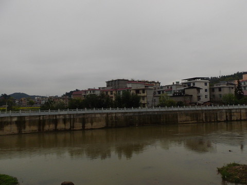 江邊風(fēng)景建筑