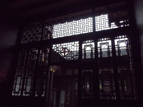 雕花門(mén)板
