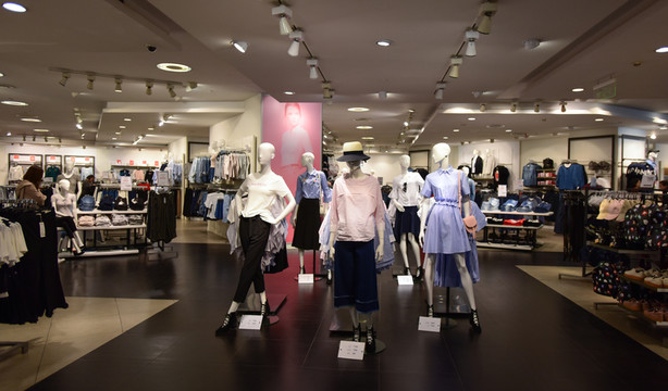 大型女裝店 服飾店