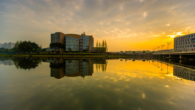 四川大學(xué)