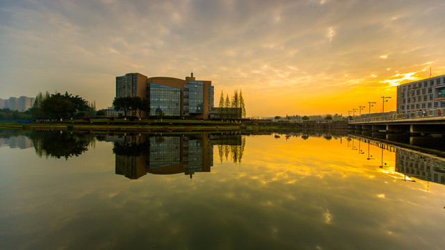 四川大學(xué)