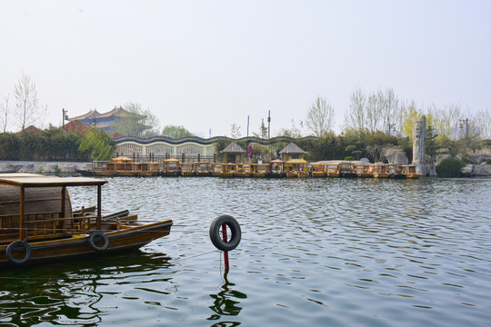 翰園景區(qū)游船