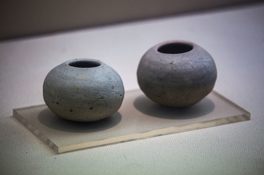 五代 圓口鼓腹壺