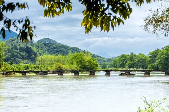 河流風(fēng)光
