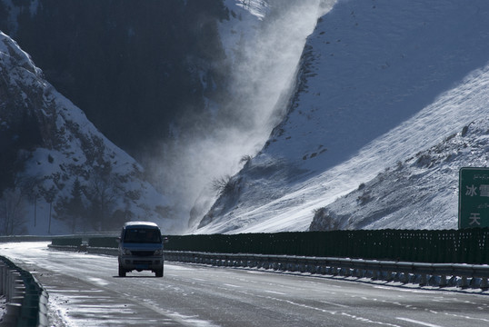 風雪天山路
