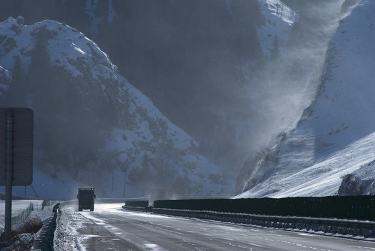 風(fēng)雪天山路
