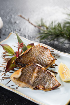 烤鯛魚(yú)