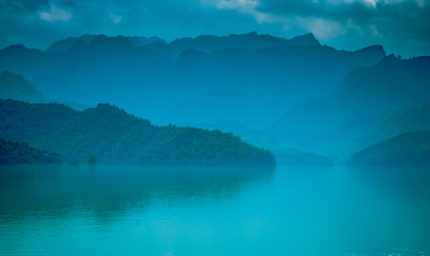 湖光山色