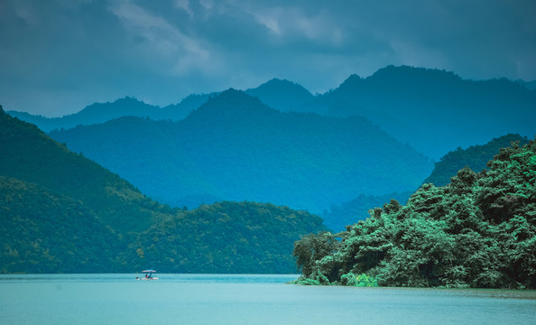 湖光山色