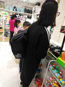購物的時尚女人