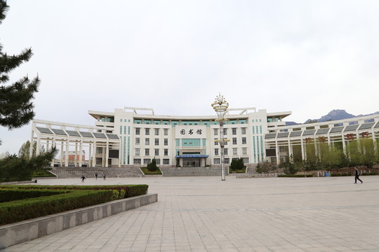 學(xué)校圖書館