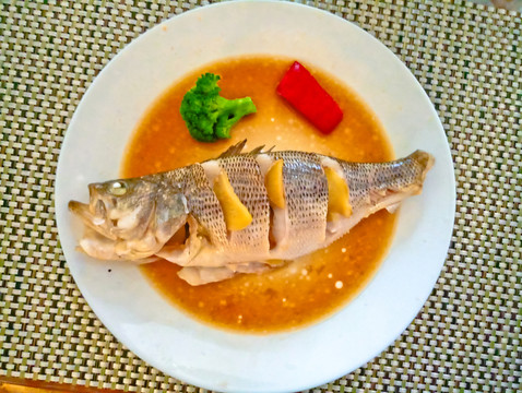清蒸鱸魚