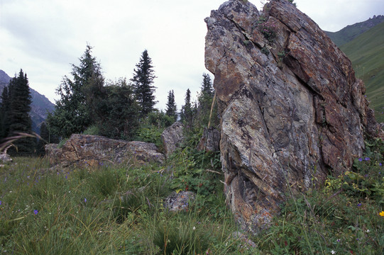 山巖