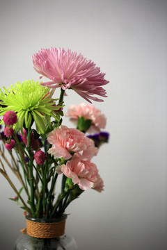 插花藝術(shù)菊花和康乃馨