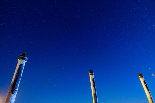 星空圖騰柱