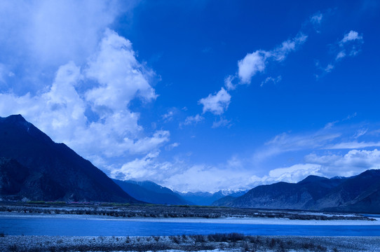 西藏林芝群山