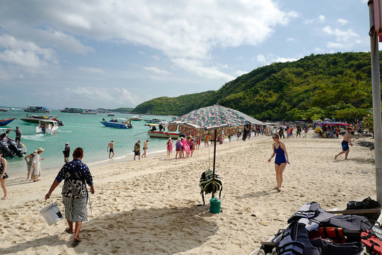 芭提雅 金沙島 海邊 藍(lán)天 白