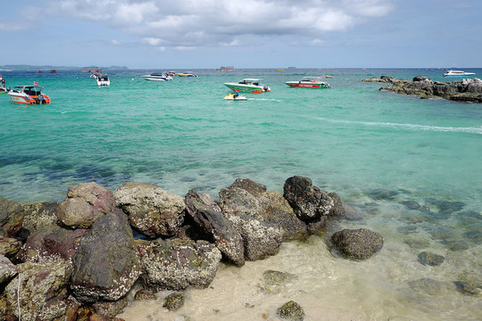 芭提雅 金沙島 海邊 藍(lán)天 白