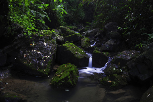 石頭形態(tài)小溪