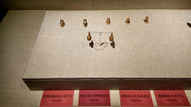 吐爾基山遼墓出土 戒指 耳墜
