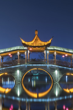 古鎮(zhèn)廊橋華麗夜景