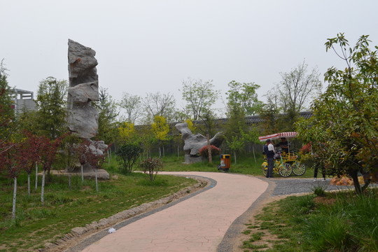 公園內(nèi)景 陰天