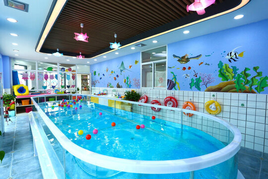 嬰兒游泳館