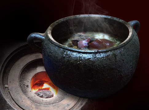 傳統(tǒng)黑砂鍋豬腳湯