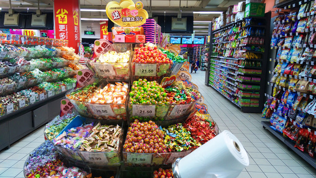 超市內(nèi)景零食區(qū)