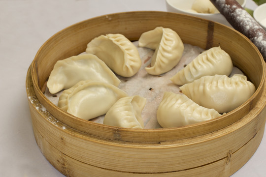 餃子蒸餃?zhǔn)止っ媸? style=
