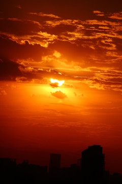 天邊夕陽彩云火燒云