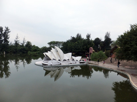 水中雕塑