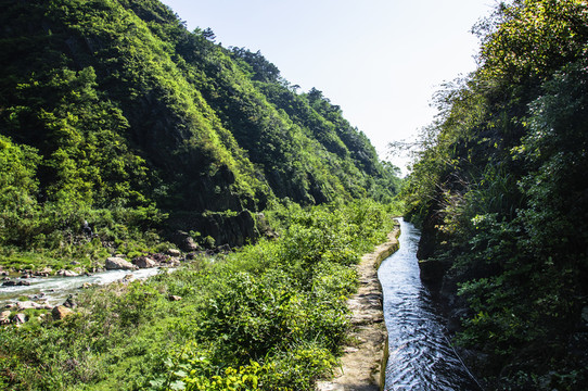 峽谷溪流