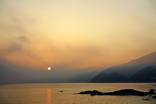 海邊朝陽(yáng)