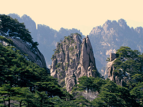險(xiǎn)峻的山峰